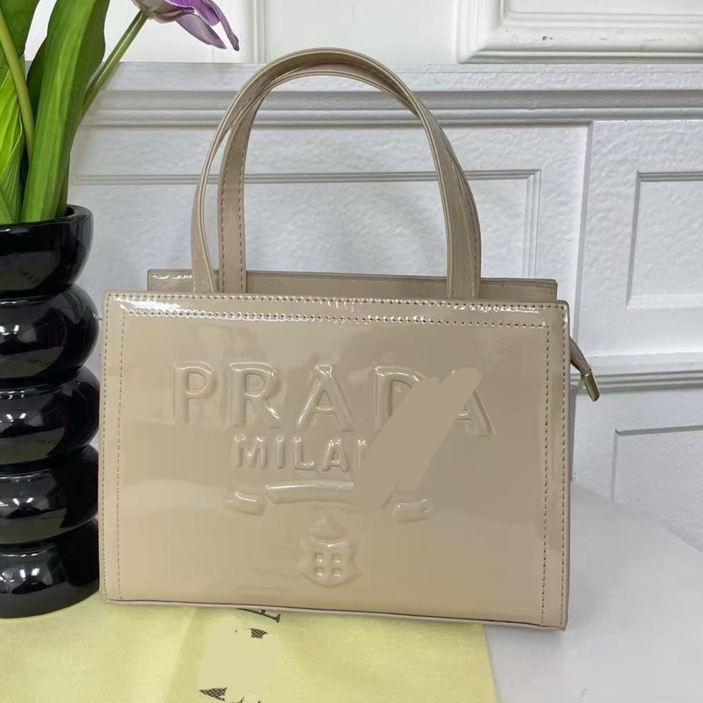❗️SALE❗️New beige patent fashion shoulder bag